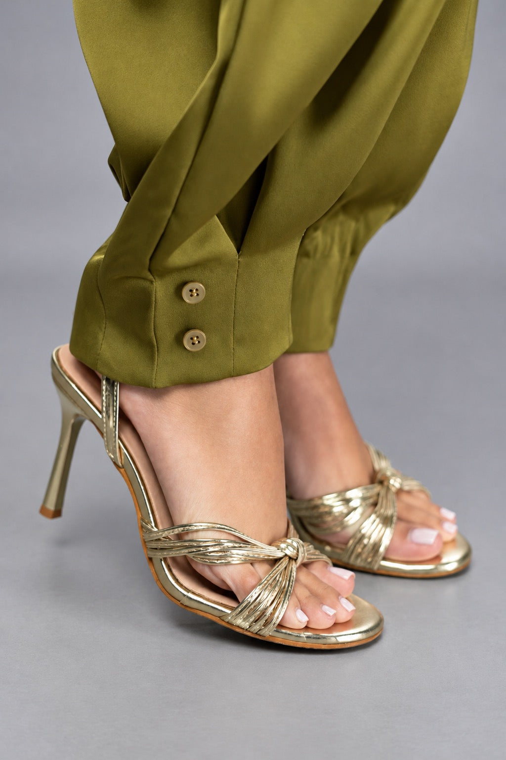 Gentle Satin Tapered Pants - Olivo 2