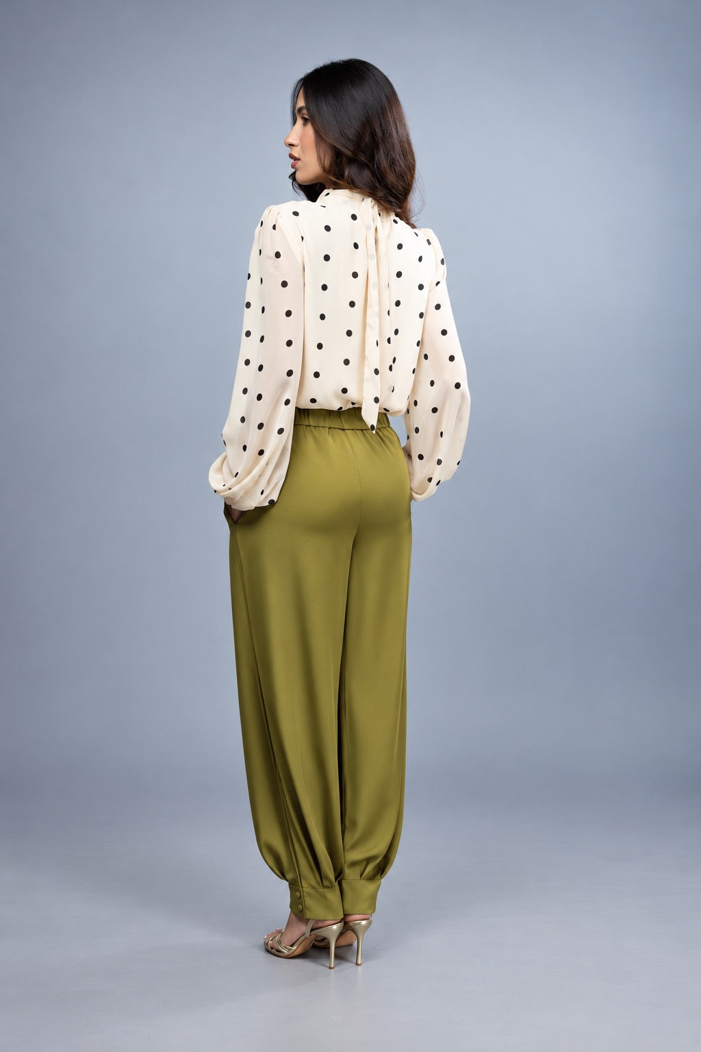 Gentle Satin Tapered Pants - Olivo 3