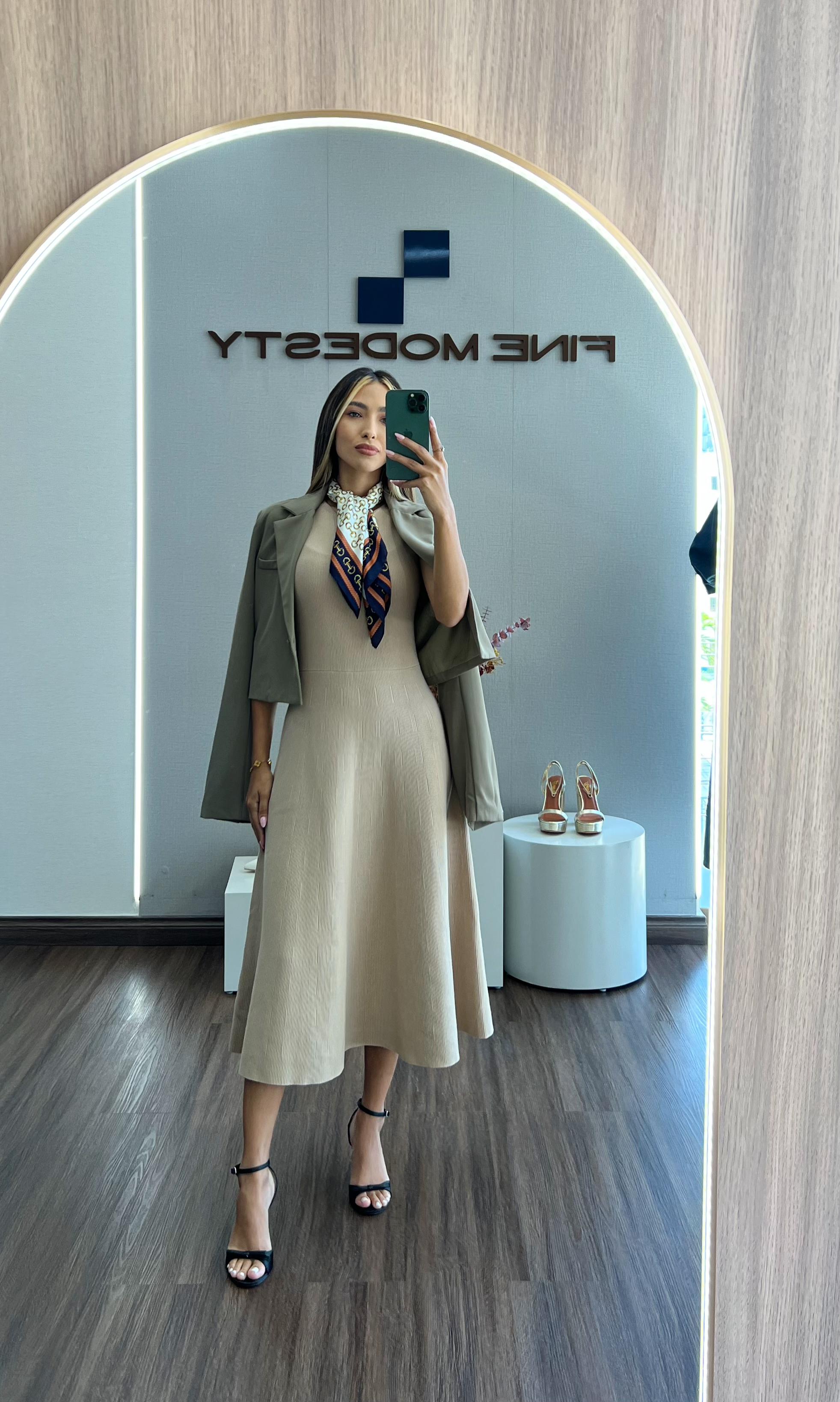 KnitSleevelessMidiDress_Fine Modesty4